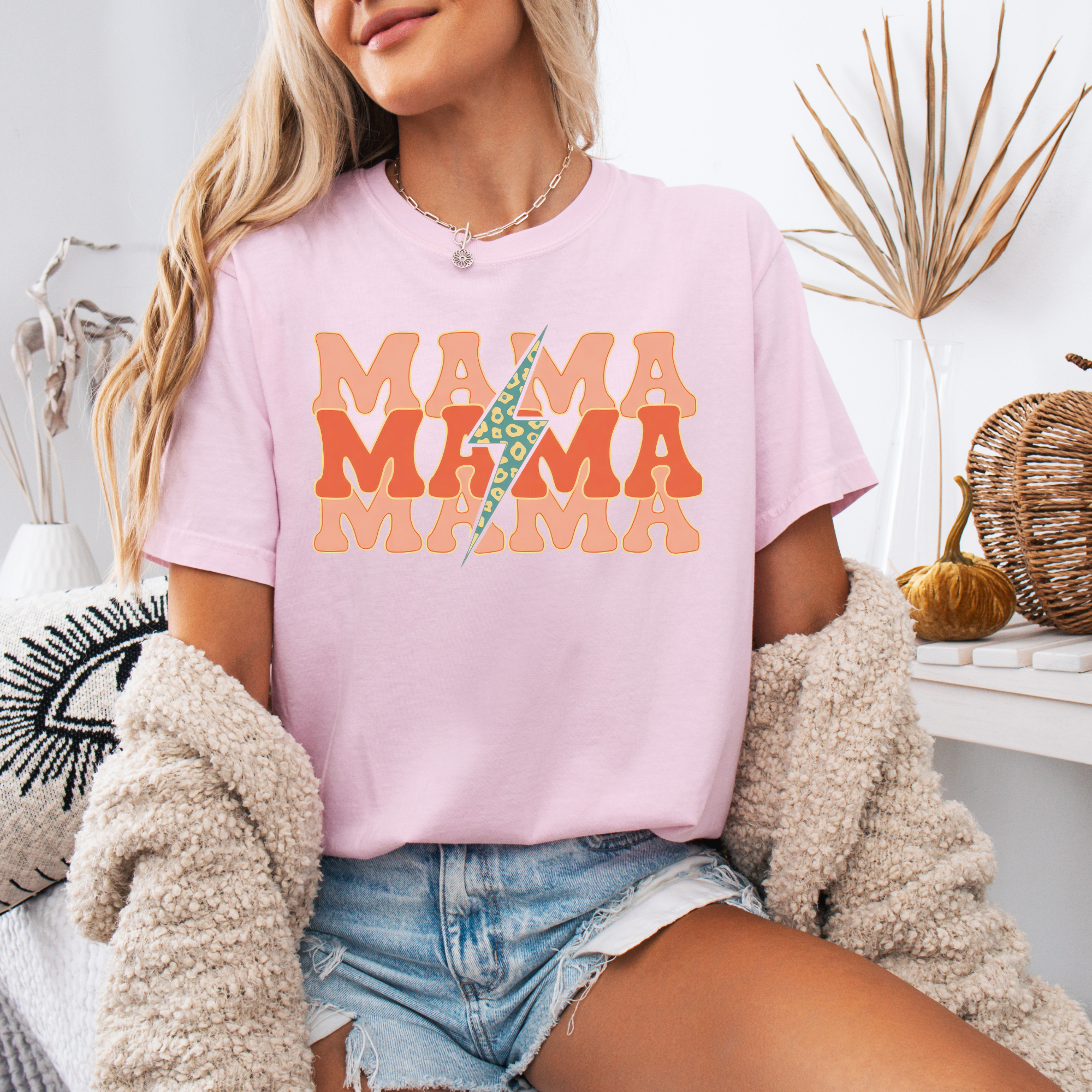 Mama Lightning Bolt T‑Shirt — Retro Floral 'MAMA' Graphic Tee